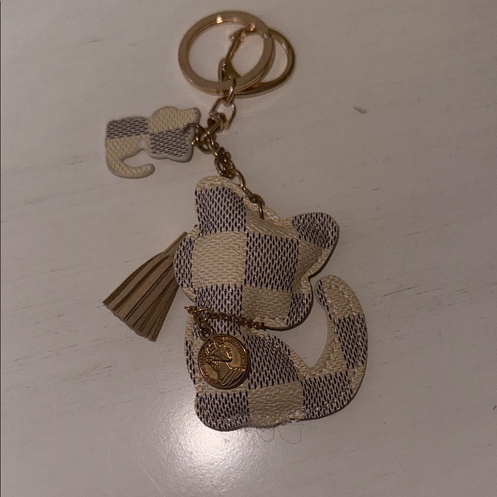 Elegant Checkered Cat Keychain by [Brand]